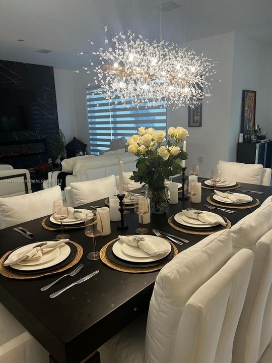 Recently Sold: $1,100,000 (5 beds, 4 baths, 2863 Square Feet)