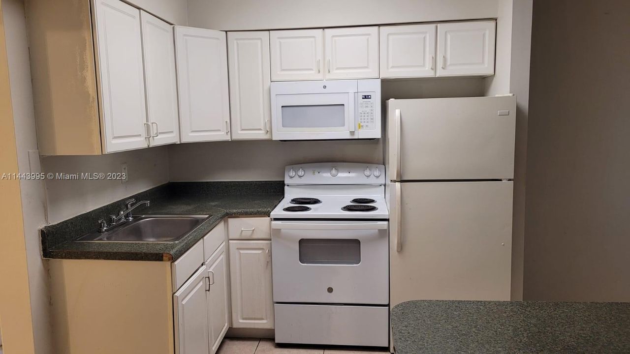 Recently Rented: $1,550 (1 beds, 1 baths, 403 Square Feet)