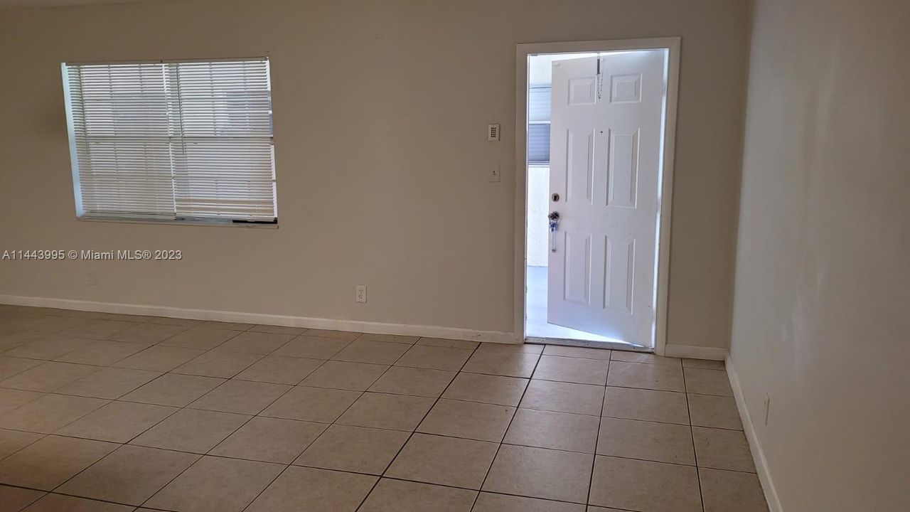 Recently Rented: $1,550 (1 beds, 1 baths, 403 Square Feet)