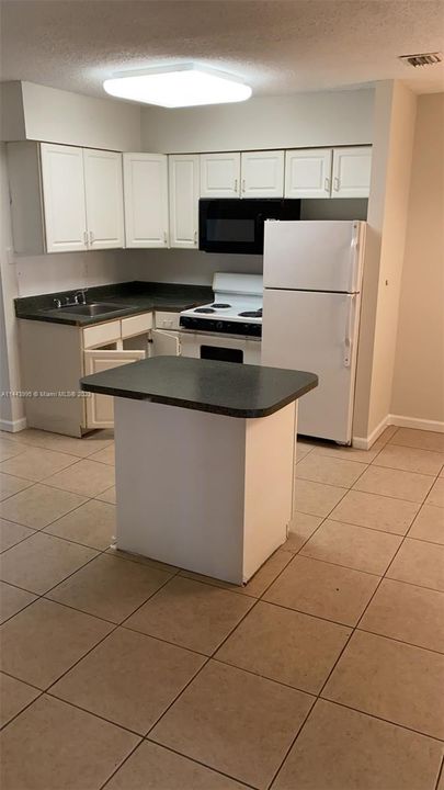 Recently Rented: $1,550 (1 beds, 1 baths, 403 Square Feet)