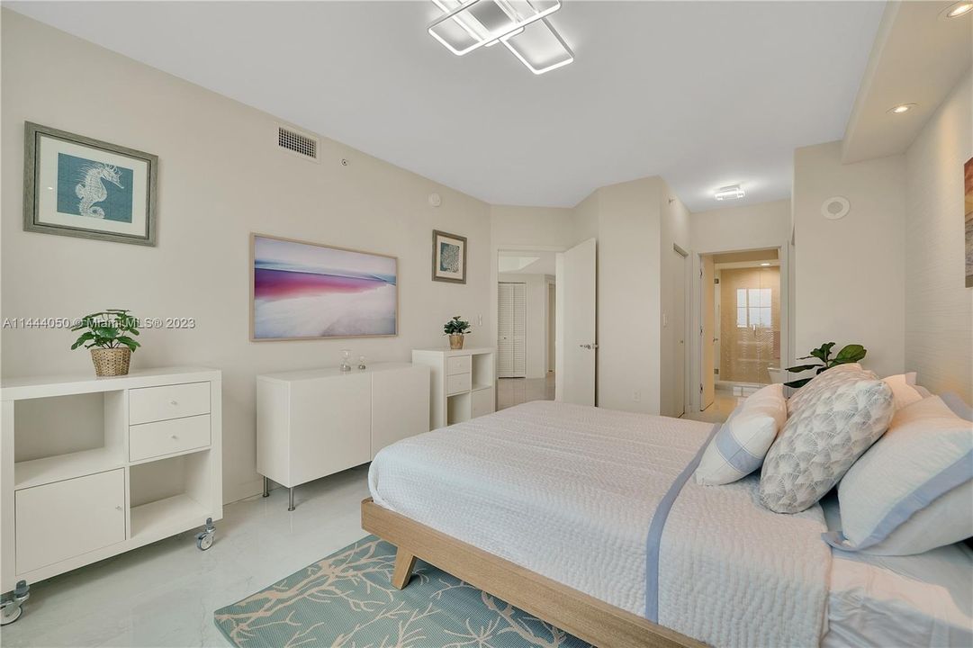 Recently Sold: $1,275,000 (2 beds, 2 baths, 1196 Square Feet)