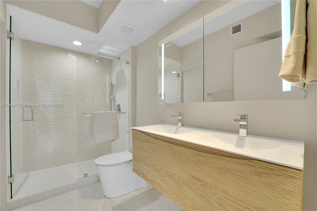 Recently Sold: $1,275,000 (2 beds, 2 baths, 1196 Square Feet)