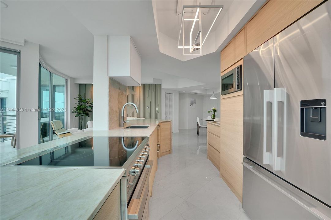 Recently Sold: $1,275,000 (2 beds, 2 baths, 1196 Square Feet)