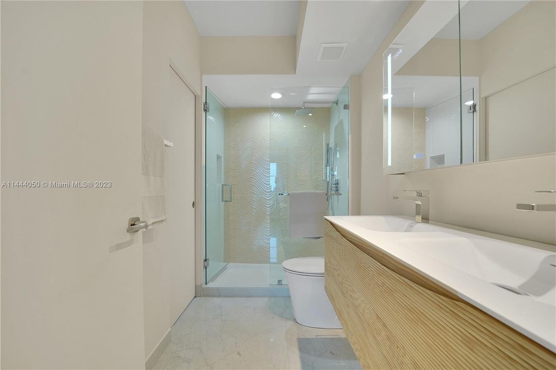 Recently Sold: $1,275,000 (2 beds, 2 baths, 1196 Square Feet)