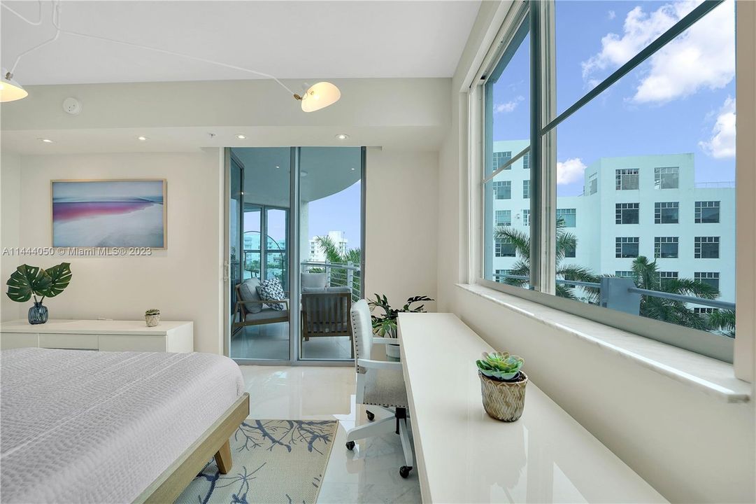 Recently Sold: $1,275,000 (2 beds, 2 baths, 1196 Square Feet)