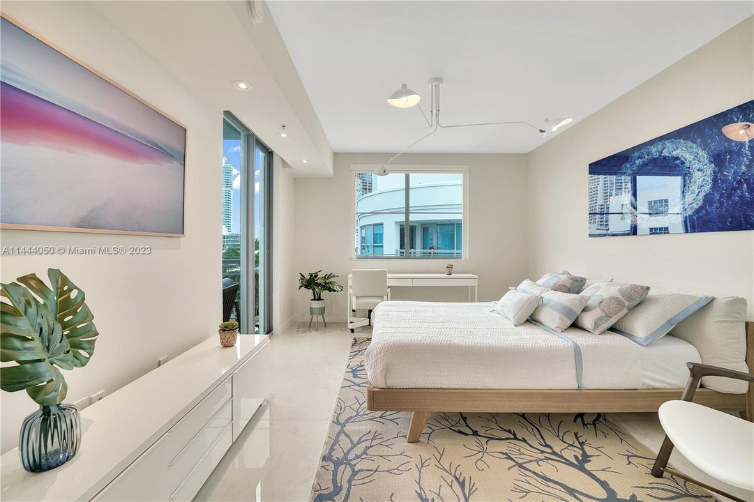 Recently Sold: $1,275,000 (2 beds, 2 baths, 1196 Square Feet)