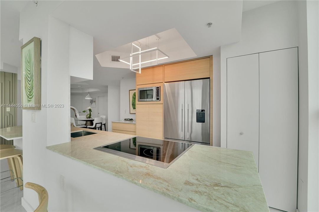 Recently Sold: $1,275,000 (2 beds, 2 baths, 1196 Square Feet)