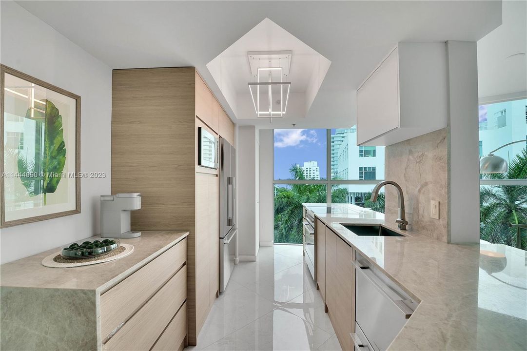 Recently Sold: $1,275,000 (2 beds, 2 baths, 1196 Square Feet)