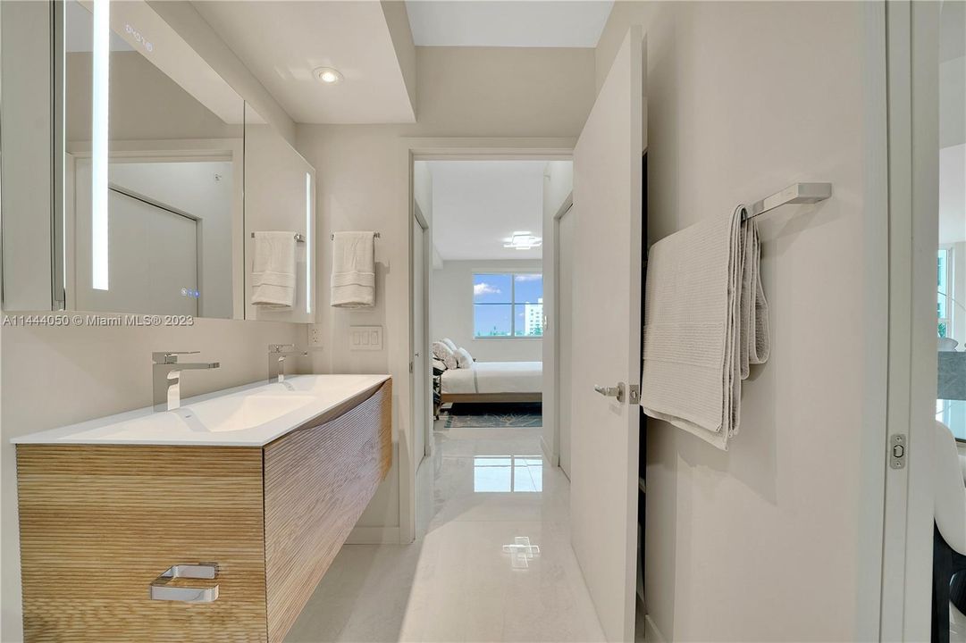 Recently Sold: $1,275,000 (2 beds, 2 baths, 1196 Square Feet)