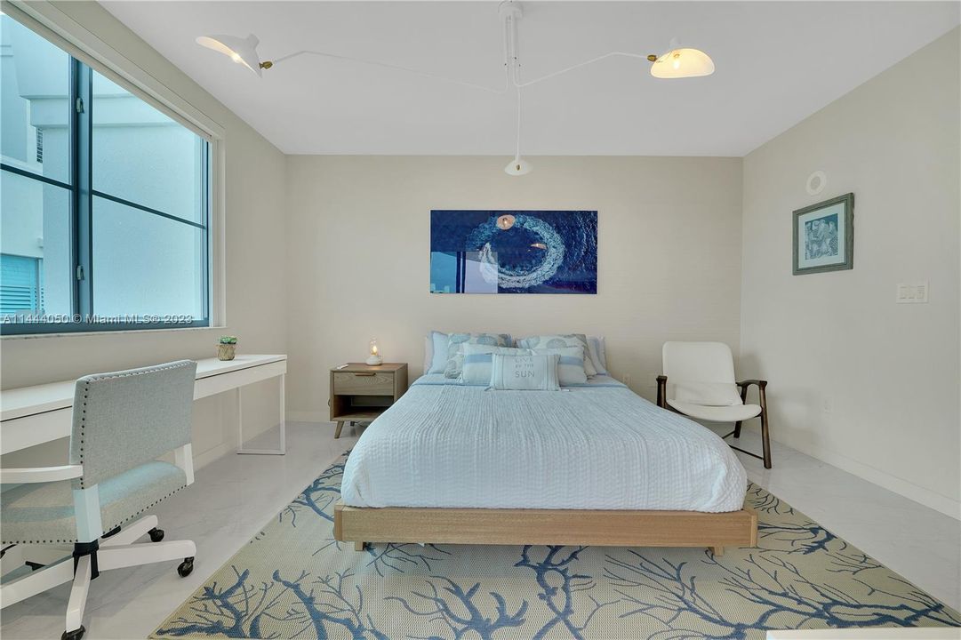 Recently Sold: $1,275,000 (2 beds, 2 baths, 1196 Square Feet)
