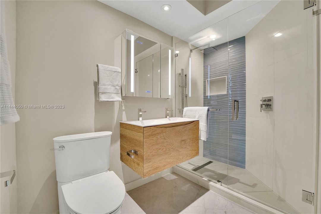 Recently Sold: $1,275,000 (2 beds, 2 baths, 1196 Square Feet)