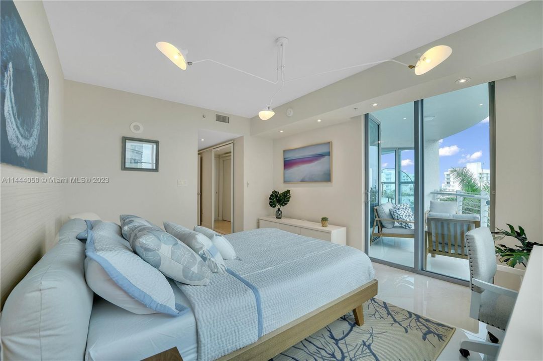 Recently Sold: $1,275,000 (2 beds, 2 baths, 1196 Square Feet)