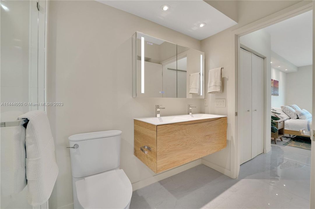 Recently Sold: $1,275,000 (2 beds, 2 baths, 1196 Square Feet)