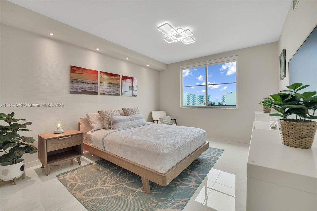 Recently Sold: $1,275,000 (2 beds, 2 baths, 1196 Square Feet)