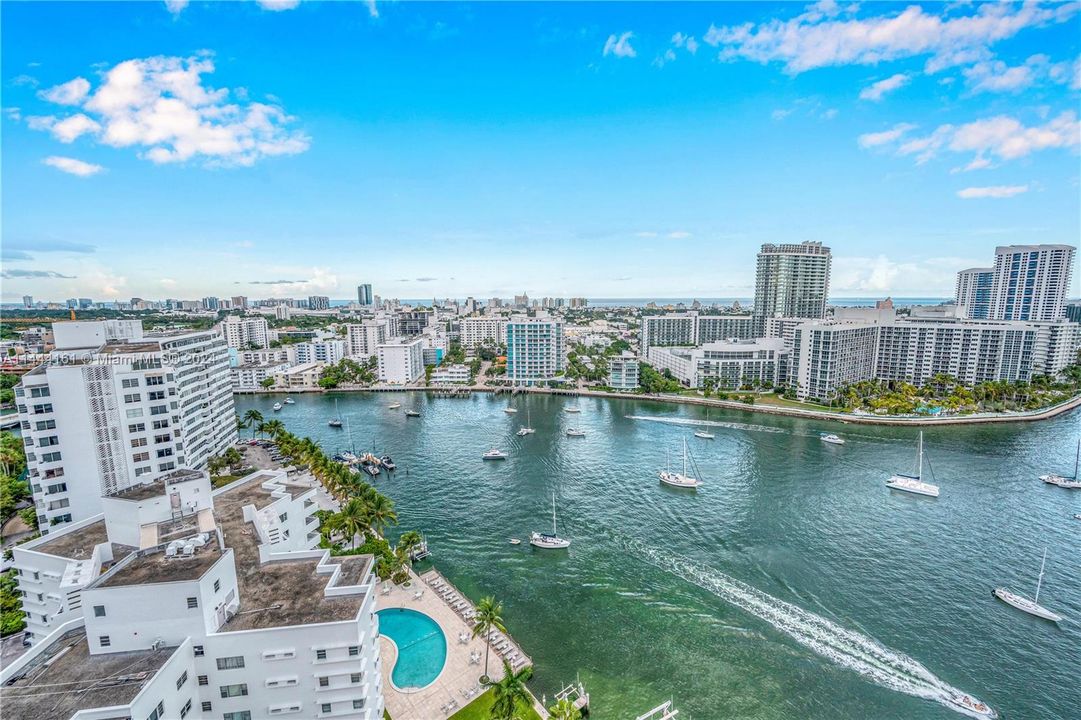 Недавно продано: $890,000 (2 спален, 2 ванн, 1324 Квадратных фут)