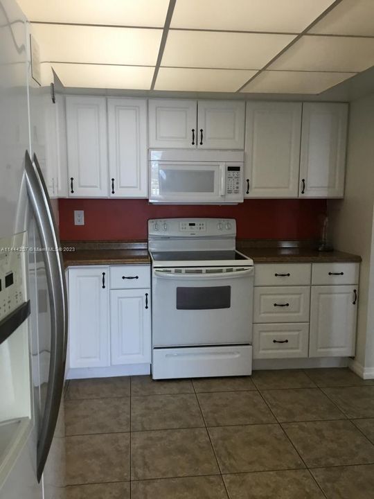 For Sale: $227,000 (1 beds, 1 baths, 1005 Square Feet)
