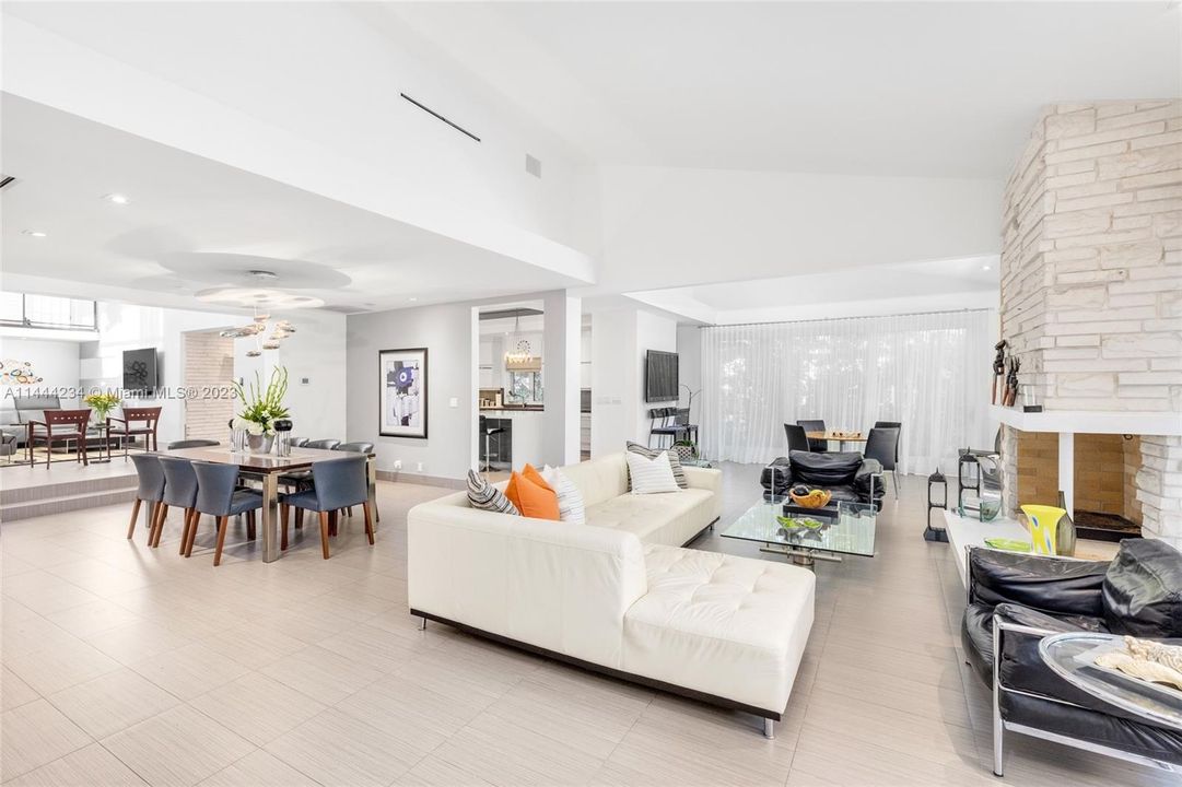 Active With Contract: $4,495,000 (5 beds, 5 baths, 4029 Square Feet)