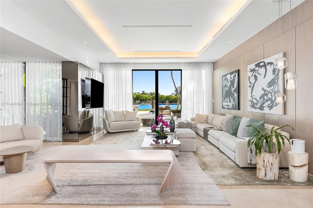 Active With Contract: $13,950,000 (4 beds, 4 baths, 3629 Square Feet)