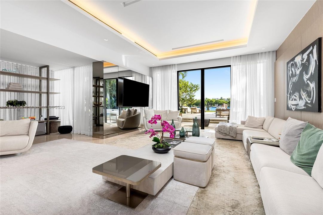 Active With Contract: $13,950,000 (4 beds, 4 baths, 3629 Square Feet)