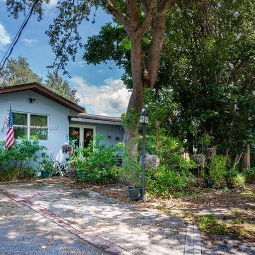 Recently Sold: $629,876 (3 beds, 2 baths, 1875 Square Feet)