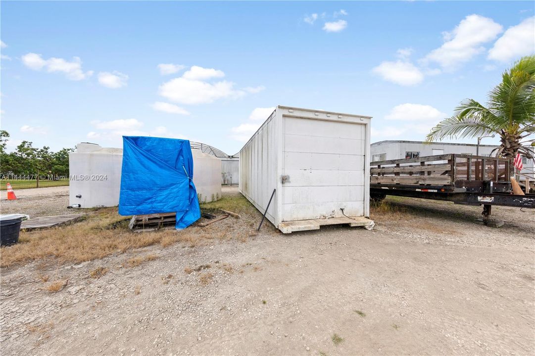 2 WATER TANKS PLUS BOX STORAGE.