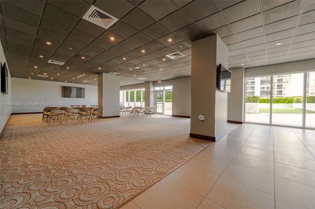 Recently Sold: $1,595,000 (2 beds, 2 baths, 1322 Square Feet)