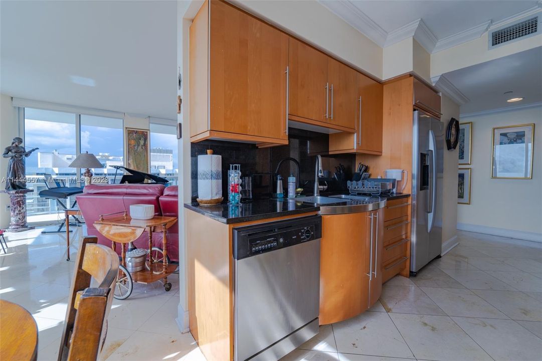 Recently Sold: $1,595,000 (2 beds, 2 baths, 1322 Square Feet)