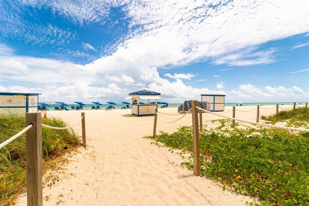 Recently Sold: $1,595,000 (2 beds, 2 baths, 1322 Square Feet)