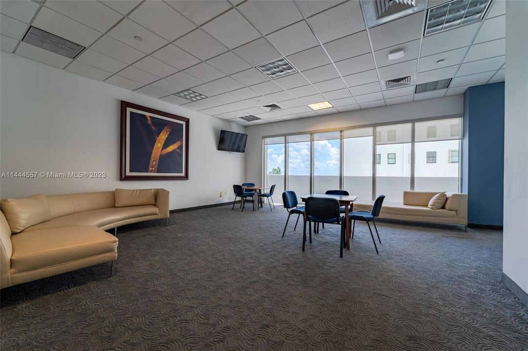 Recently Sold: $1,595,000 (2 beds, 2 baths, 1322 Square Feet)