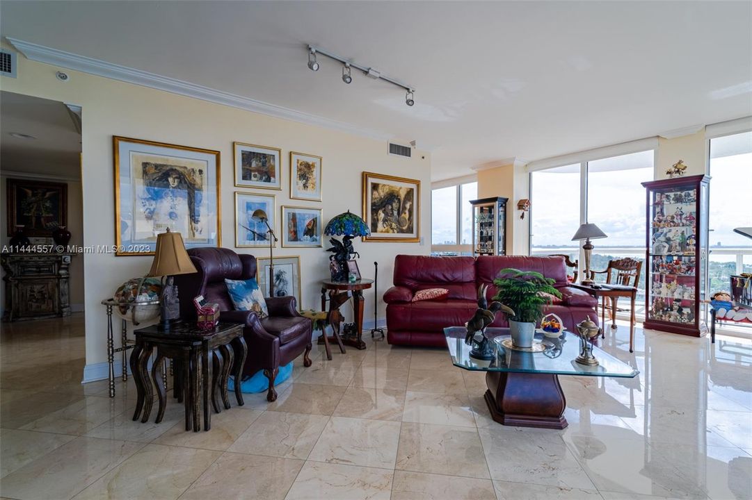 Recently Sold: $1,595,000 (2 beds, 2 baths, 1322 Square Feet)