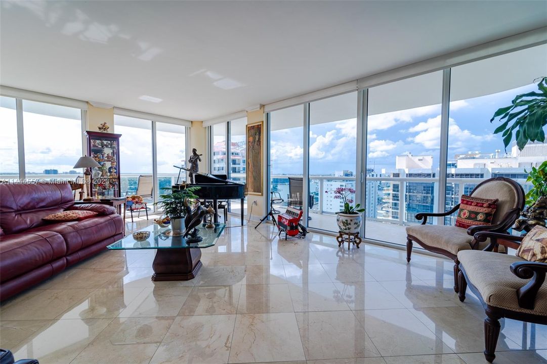 Recently Sold: $1,595,000 (2 beds, 2 baths, 1322 Square Feet)