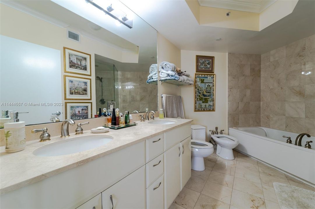 Recently Sold: $1,595,000 (2 beds, 2 baths, 1322 Square Feet)