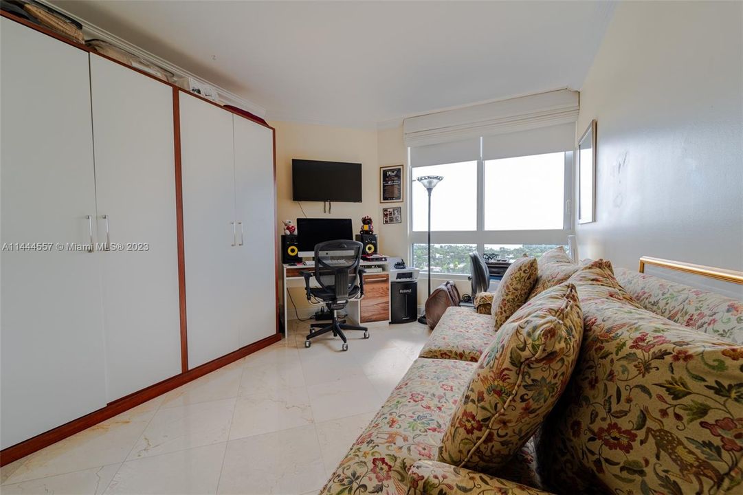 Recently Sold: $1,595,000 (2 beds, 2 baths, 1322 Square Feet)