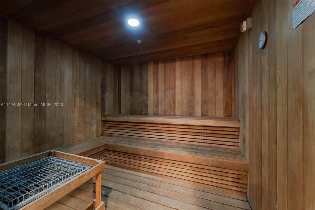 Recently Sold: $1,595,000 (2 beds, 2 baths, 1322 Square Feet)