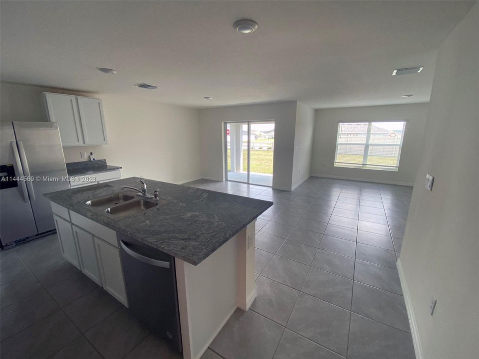 最近租的: $2,150 (4 贝兹, 2 浴室, 0 平方英尺)