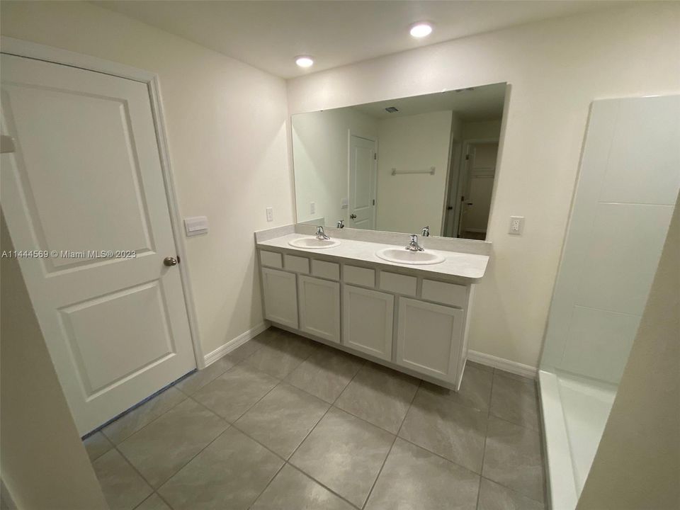 最近租的: $2,150 (4 贝兹, 2 浴室, 0 平方英尺)