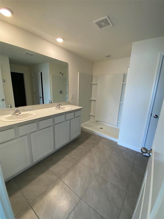 最近租的: $2,150 (4 贝兹, 2 浴室, 0 平方英尺)