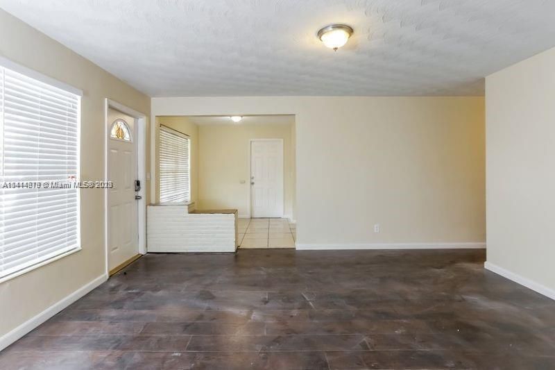 最近售出: $335,900 (3 贝兹, 2 浴室, 1218 平方英尺)