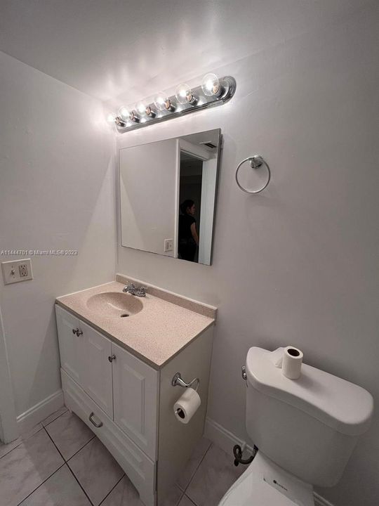 Vendido Recientemente: $215,000 (2 camas, 2 baños, 900 Pies cuadrados)