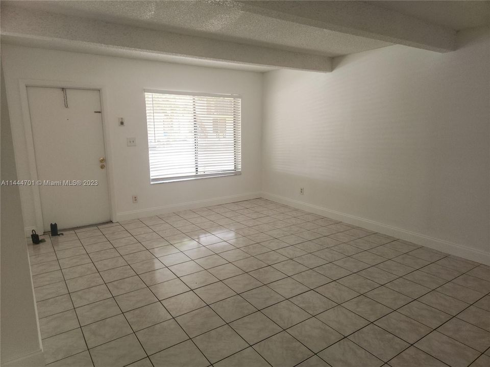 Vendido Recientemente: $215,000 (2 camas, 2 baños, 900 Pies cuadrados)