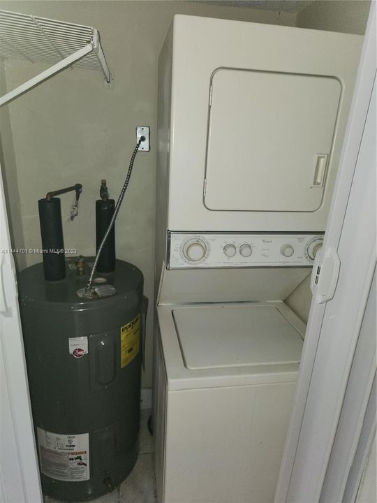 Vendido Recientemente: $215,000 (2 camas, 2 baños, 900 Pies cuadrados)