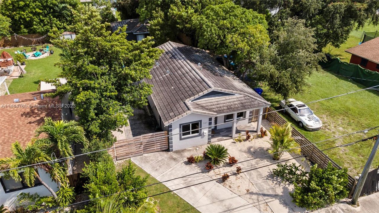 Недавно продано: $925,000 (4 спален, 3 ванн, 1680 Квадратных фут)