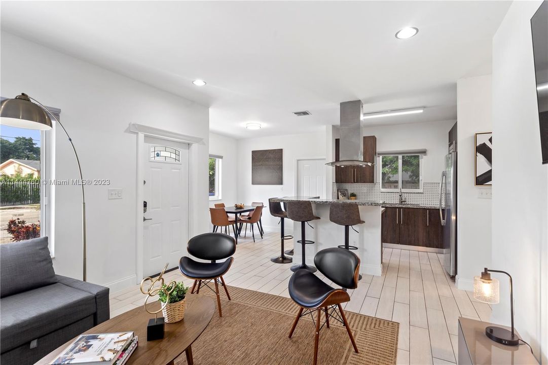 Недавно продано: $925,000 (4 спален, 3 ванн, 1680 Квадратных фут)