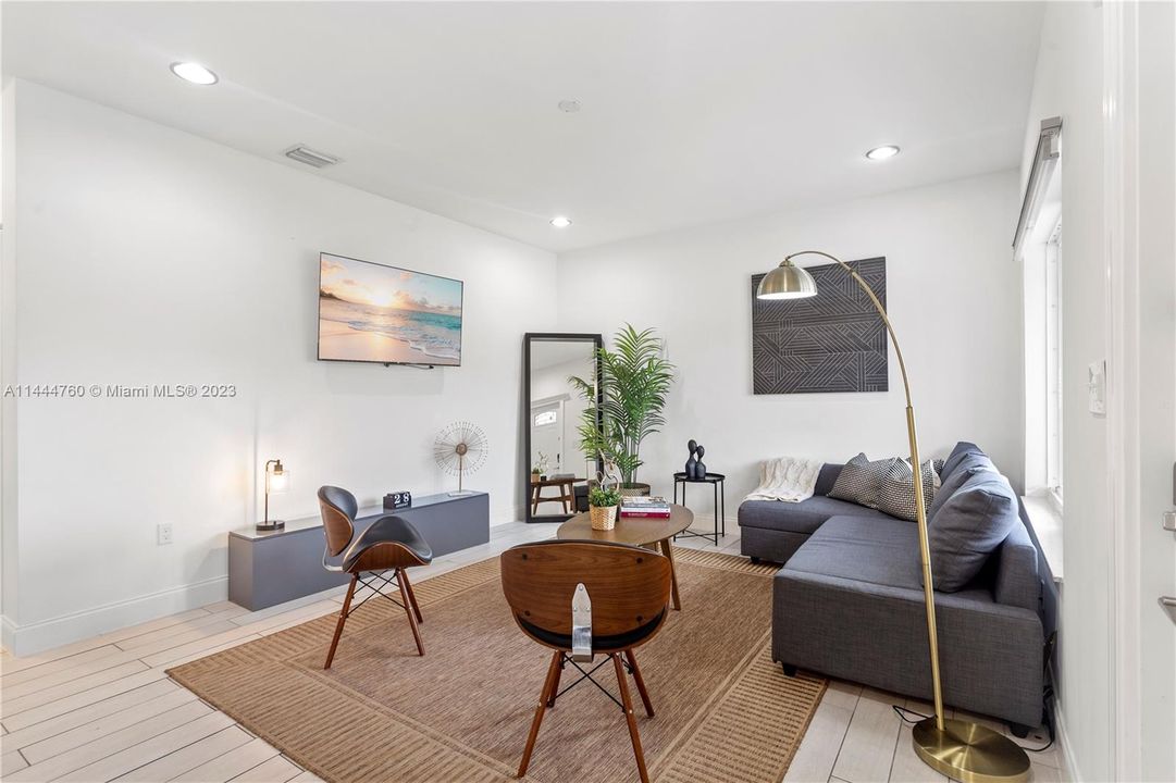 Недавно продано: $925,000 (4 спален, 3 ванн, 1680 Квадратных фут)