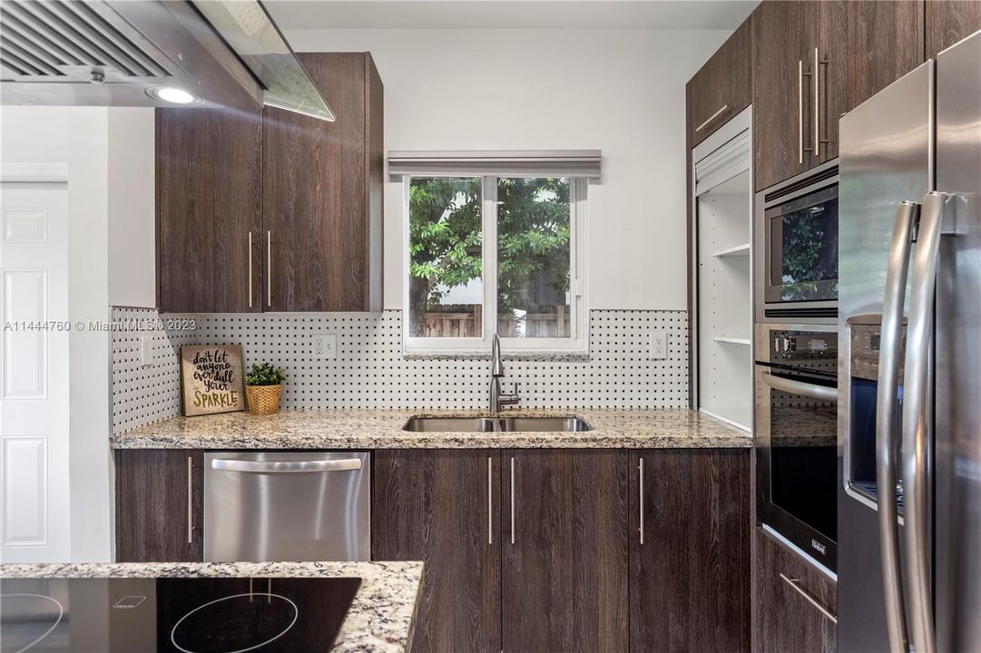 Недавно продано: $925,000 (4 спален, 3 ванн, 1680 Квадратных фут)