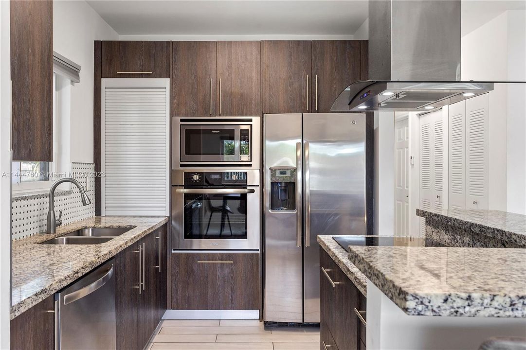 Недавно продано: $925,000 (4 спален, 3 ванн, 1680 Квадратных фут)