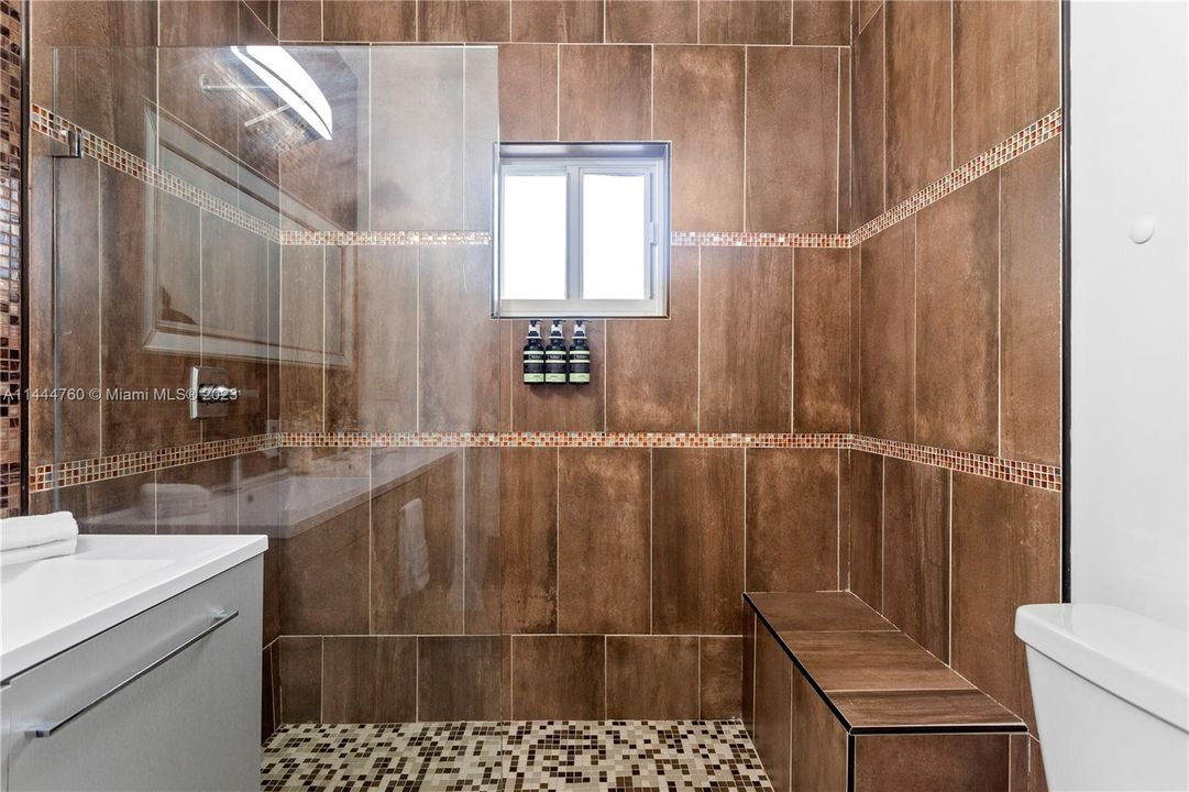 Недавно продано: $925,000 (4 спален, 3 ванн, 1680 Квадратных фут)