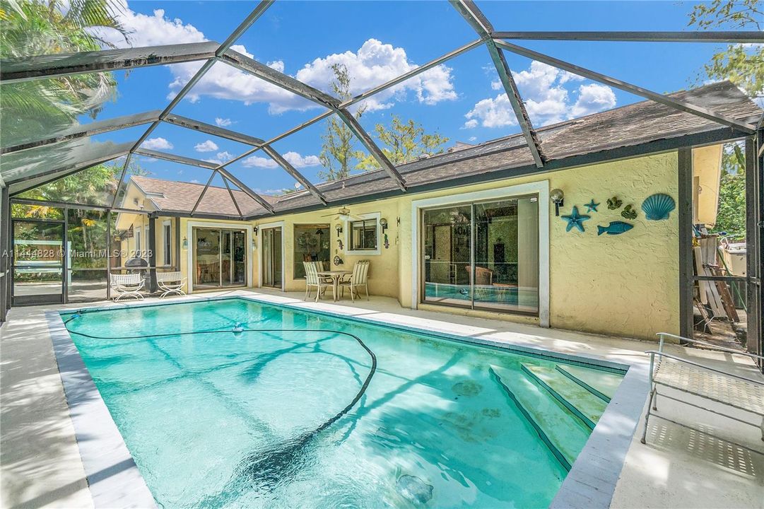 Recently Sold: $535,000 (3 beds, 2 baths, 2157 Square Feet)