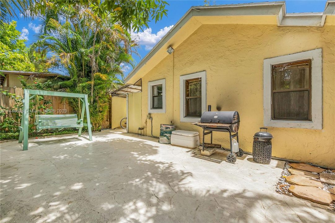 Recently Sold: $535,000 (3 beds, 2 baths, 2157 Square Feet)