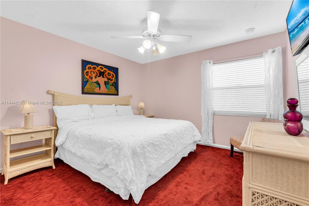 Recently Sold: $535,000 (3 beds, 2 baths, 2157 Square Feet)